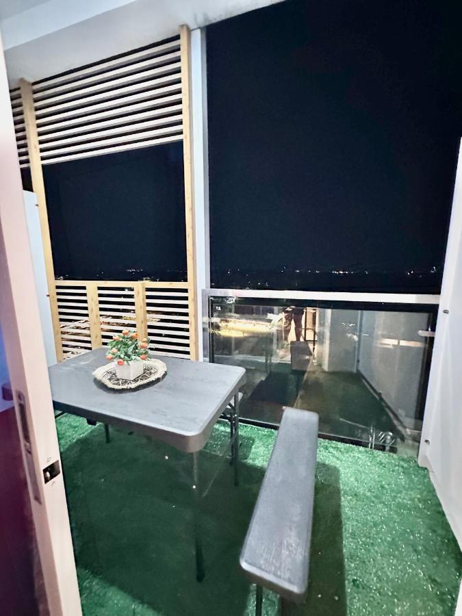 Aesthetic One Bedroom Beside Sm W Pool, Wifi And Netflix Cagayan de Oro Exteriör bild