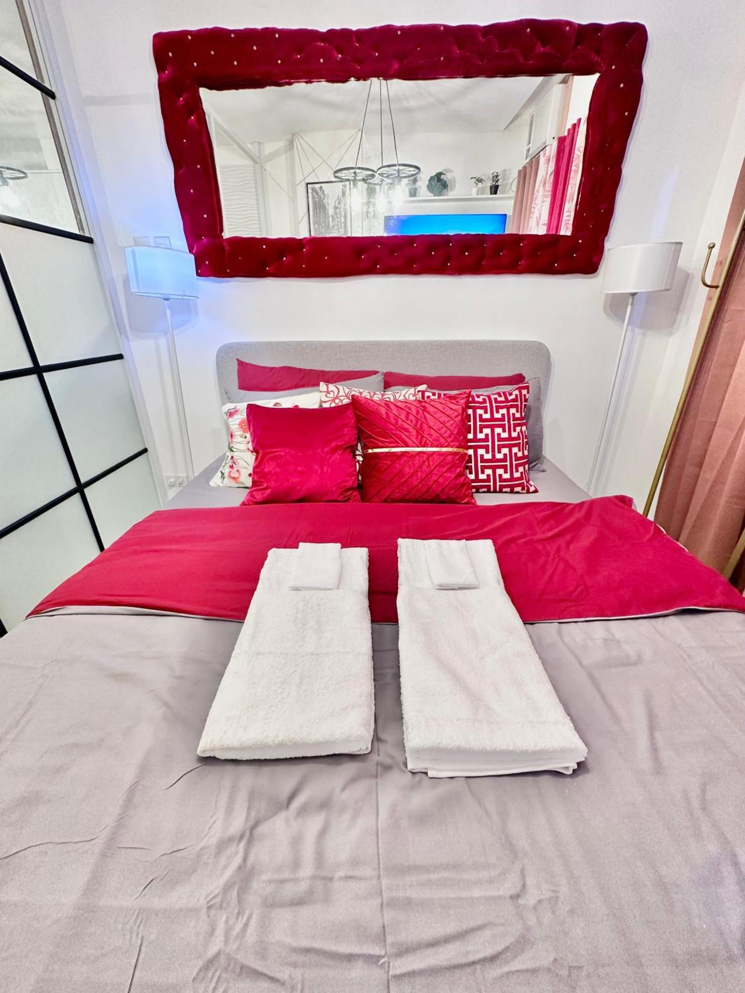Aesthetic One Bedroom Beside Sm W Pool, Wifi And Netflix Cagayan de Oro Exteriör bild