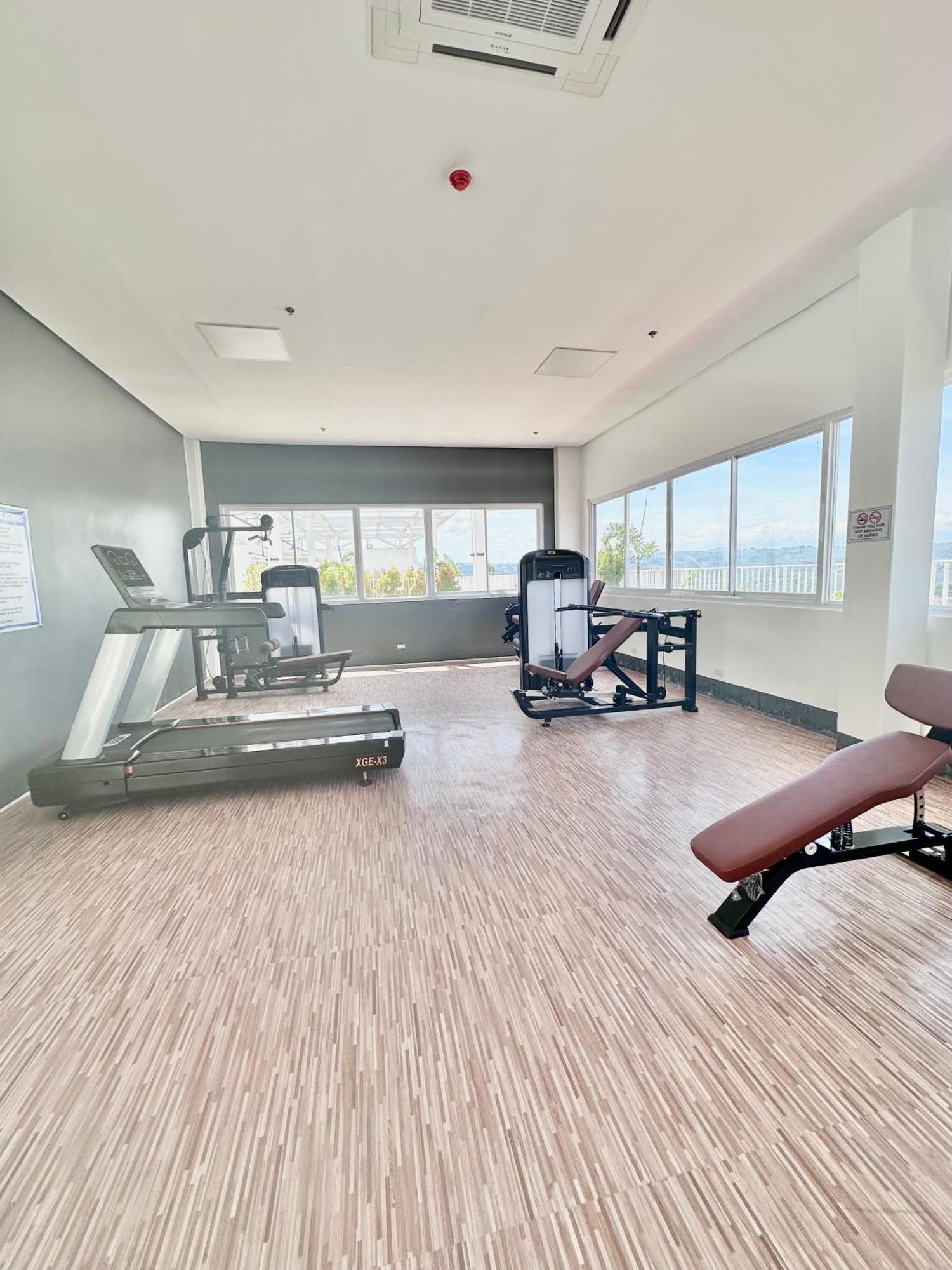 Aesthetic One Bedroom Beside Sm W Pool, Wifi And Netflix Cagayan de Oro Exteriör bild