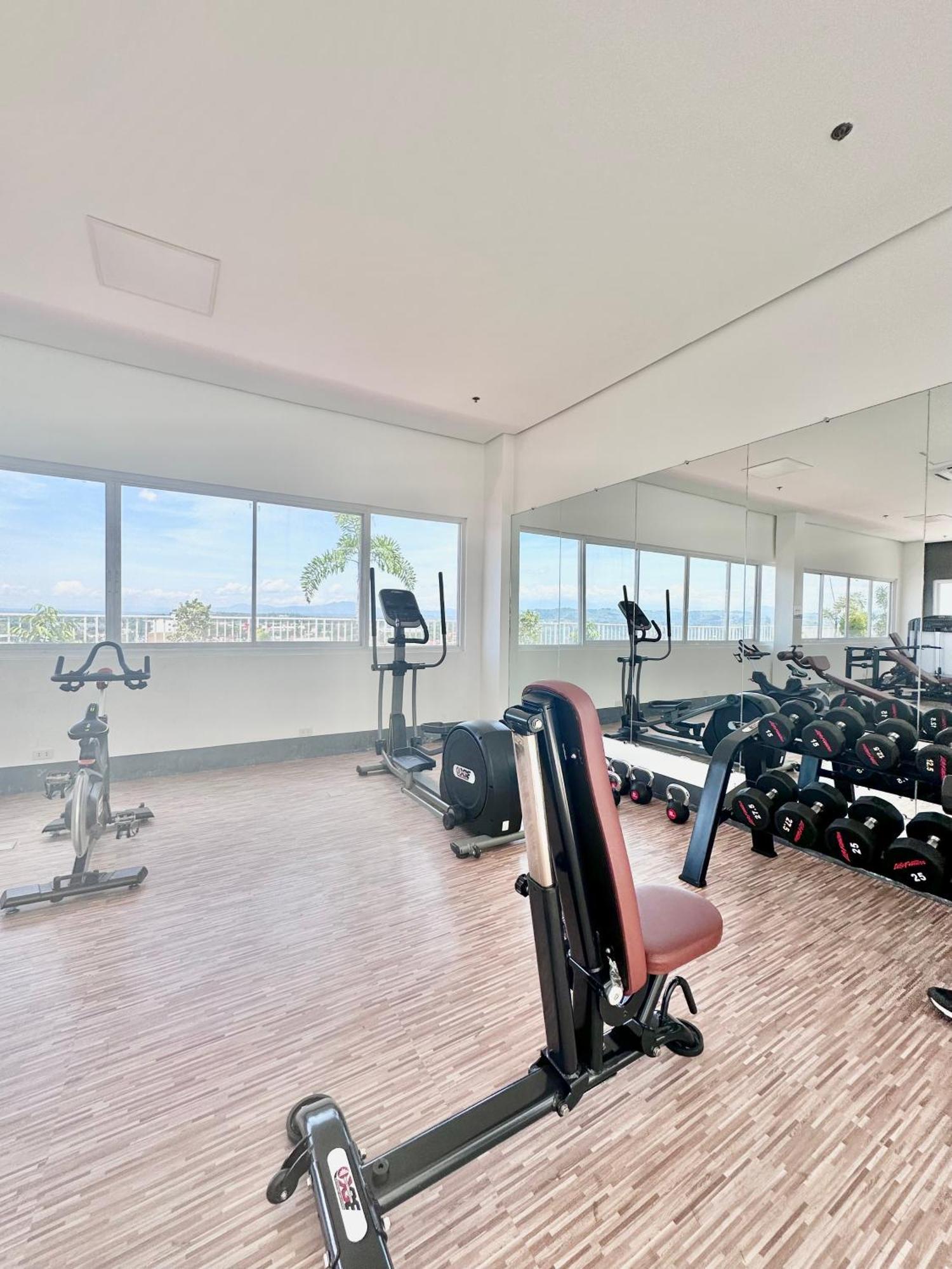 Aesthetic One Bedroom Beside Sm W Pool, Wifi And Netflix Cagayan de Oro Exteriör bild
