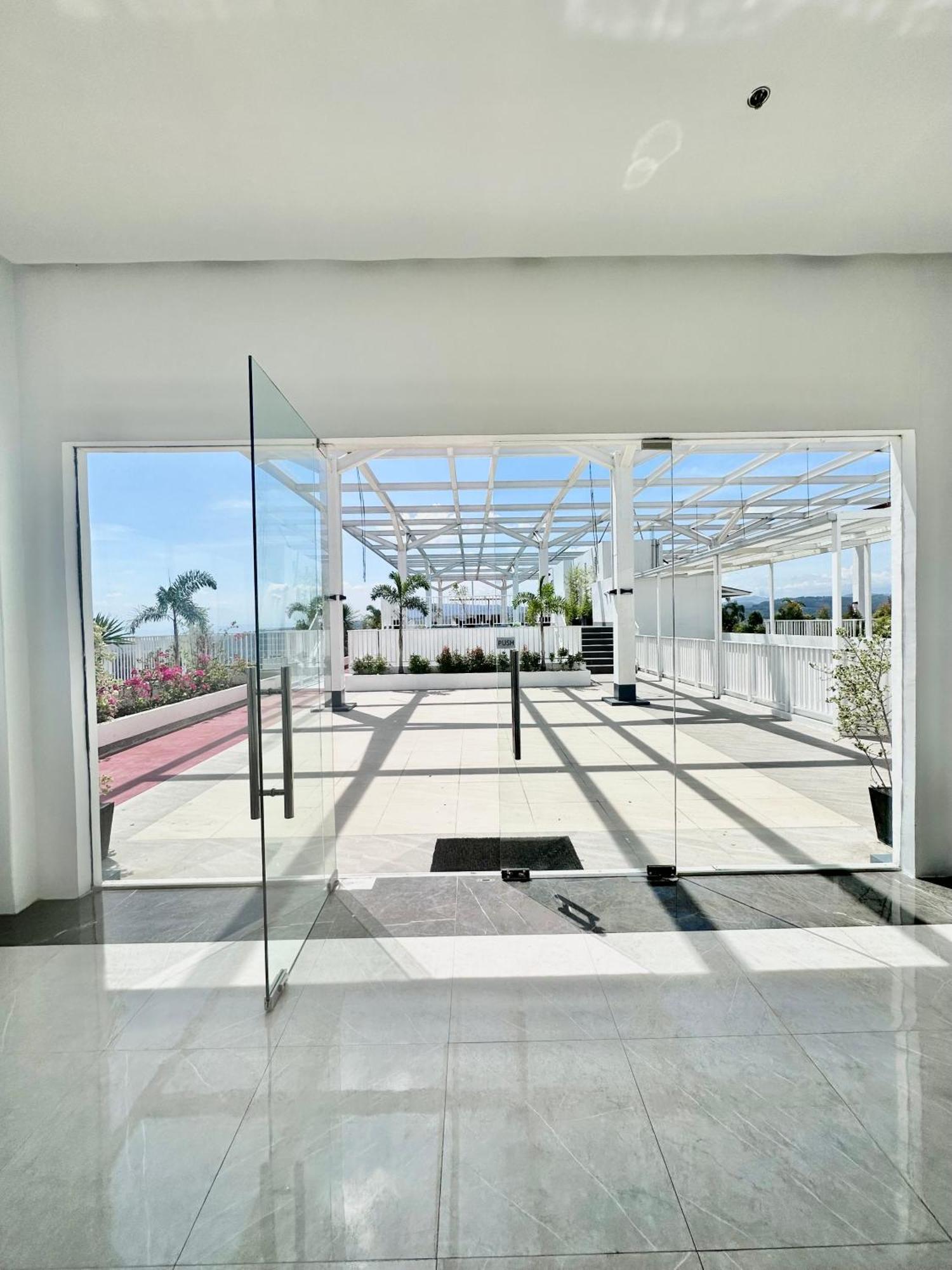 Aesthetic One Bedroom Beside Sm W Pool, Wifi And Netflix Cagayan de Oro Exteriör bild